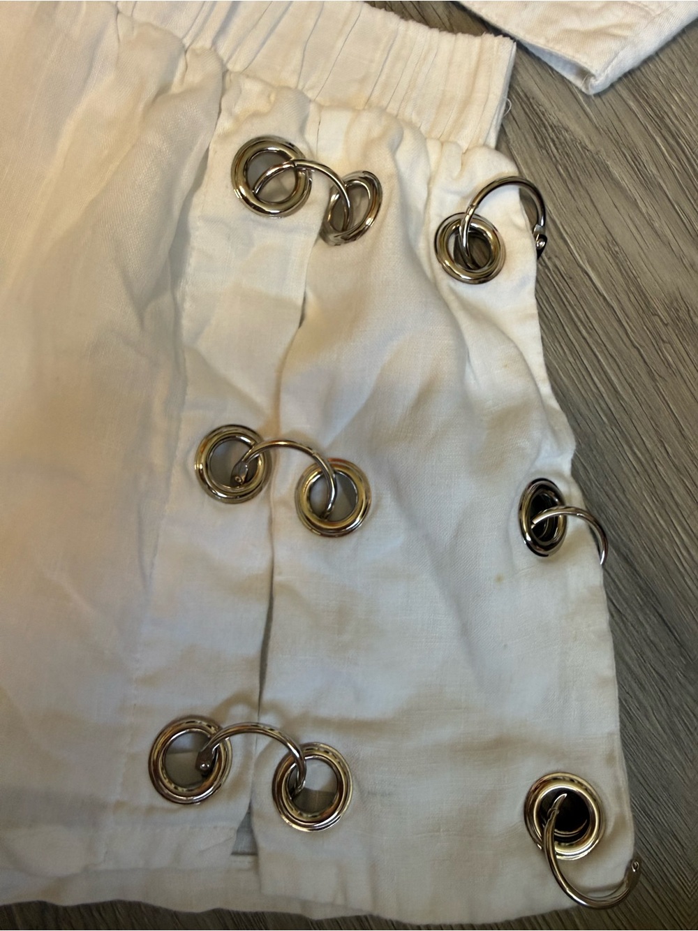 Millau White Two-Piece Top and Shorts Set with Silver rings Details size small - Picture 5 of 13